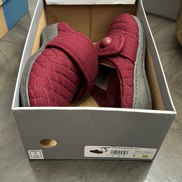 Vionic Carlin Flannel Wine - Picture 2 of 14